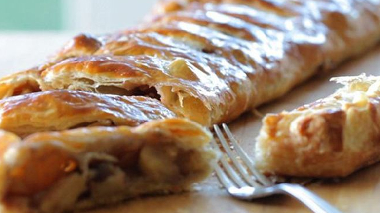 Ρολό σφολιάτας με χοιρινό και κρέμα τυριού που σίγουρα θα σας ικανοποιήσει γευστικά